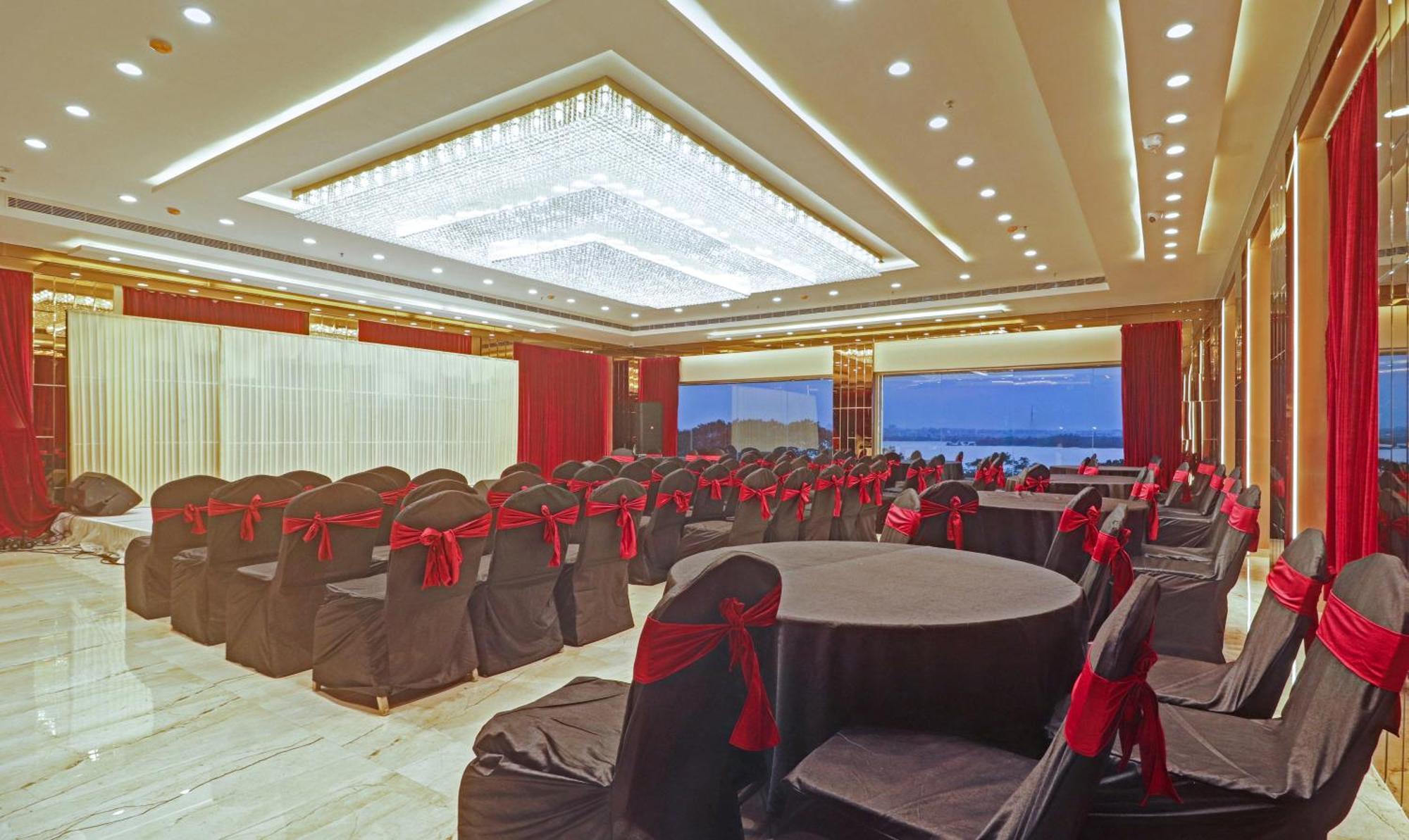 特雷布特莱斯特七湖景观酒店 海得拉巴 外观 照片